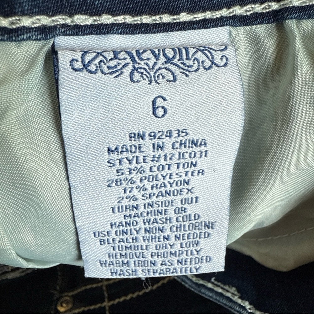 Revolt Women's Distressed Embroidered Jeweled Pocket Jeans Size 6 - Picture 12 of 12